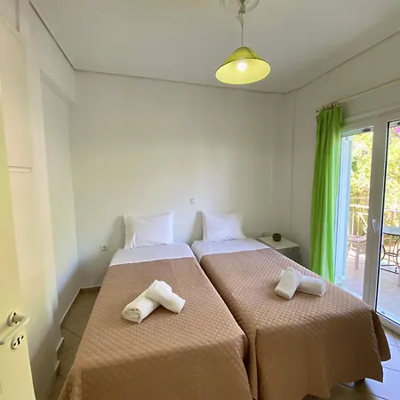 Seafront Loulas House Nearby Nafpaktos بيت للعطل *